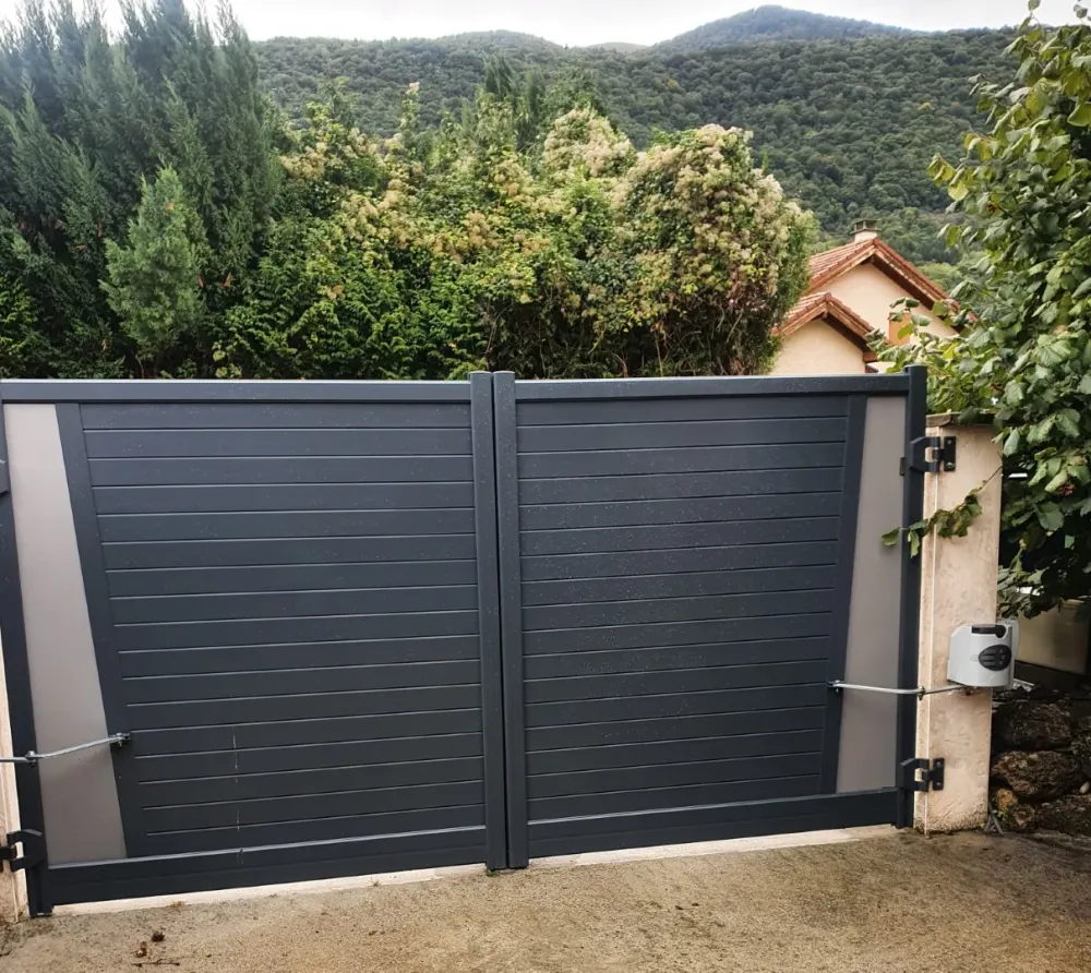 30-PORTAIL BATTANT ALU